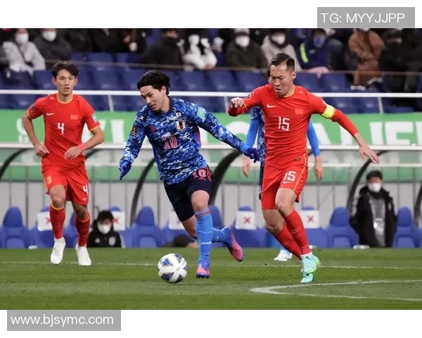 12强赛精彩对决日本队迎战实力不俗的伊拉克队争夺晋级名额